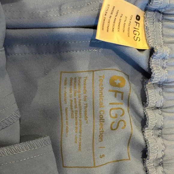 Figs Women’s Scrubs - Picture 3 of 6